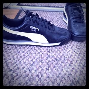 Men's black/white size 12 Puma Roma shoes